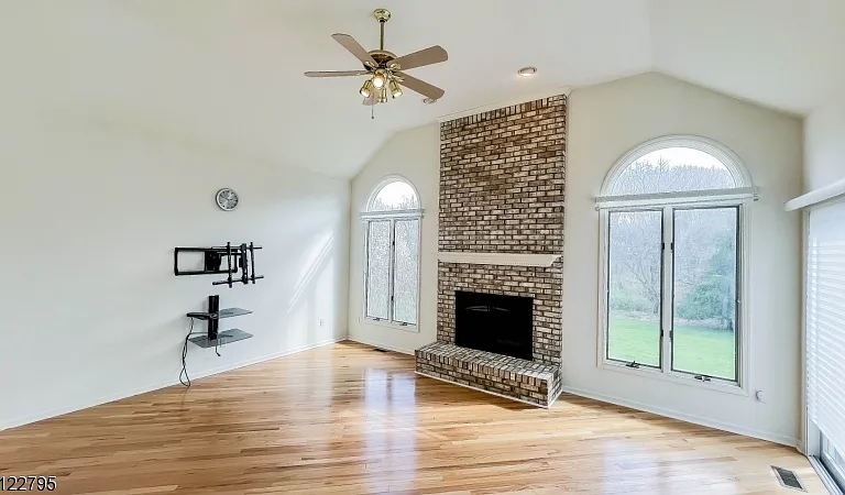 9 Collins Dr — Photo 8