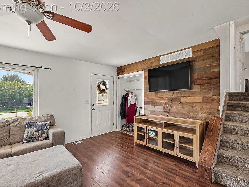 24055 Manila St, photo 10