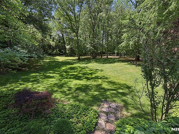 5th image of 27 Duane Ln