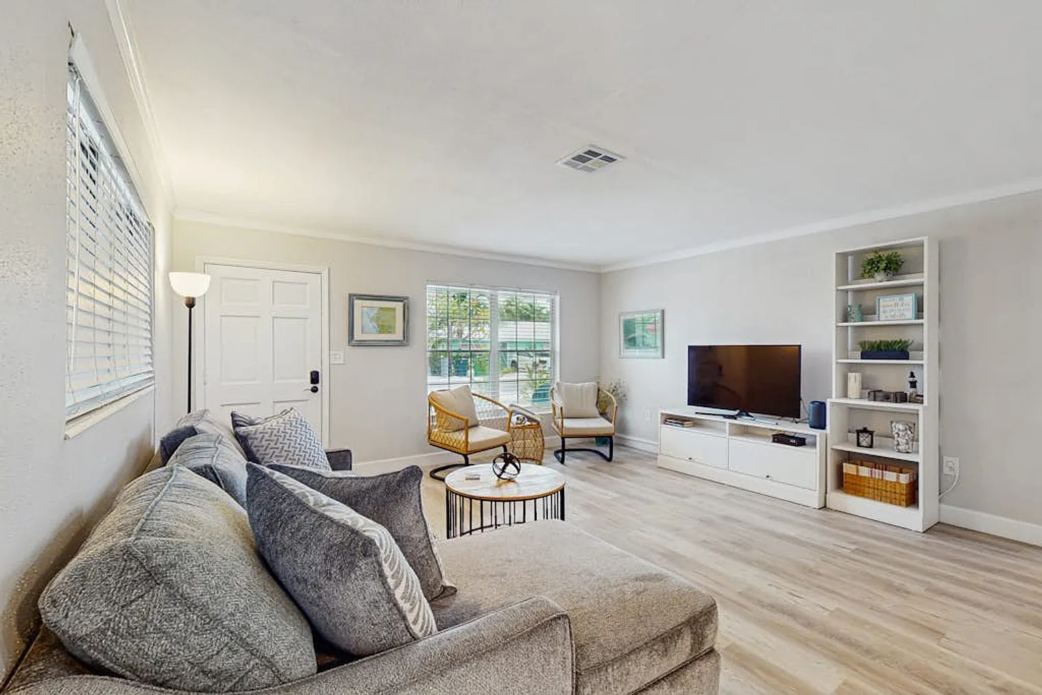 1 bed, 1.0 bath, 1550 sqft, $2,538 — Photo 2