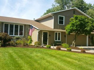 4215 Thorngate Dr, Fort Wayne, IN