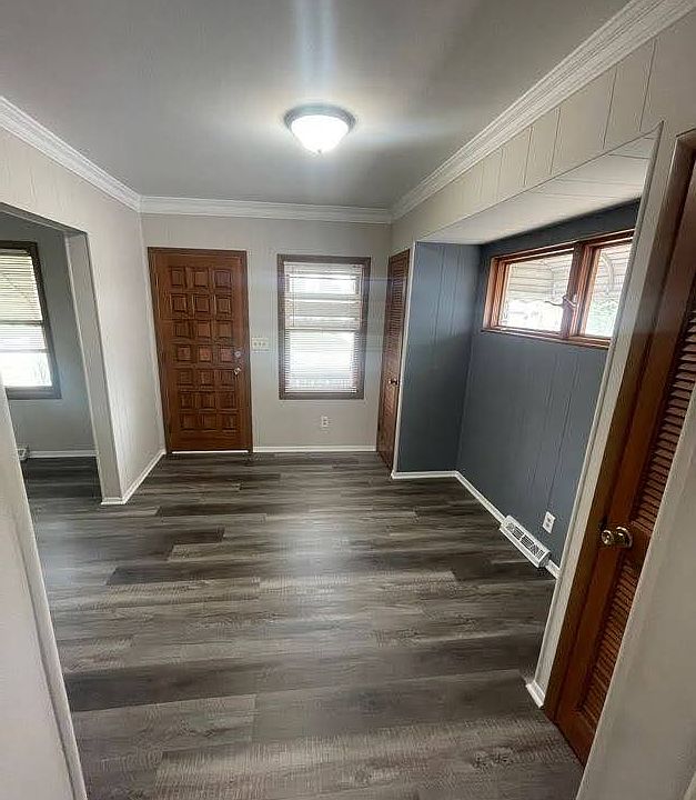 Entry / dining room with new paint throughout to provide a nice clean start. (Living room is to the right and kitchen is behind)