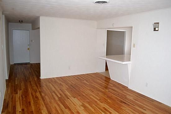 3rd image of 2528 Saint Francis Ave