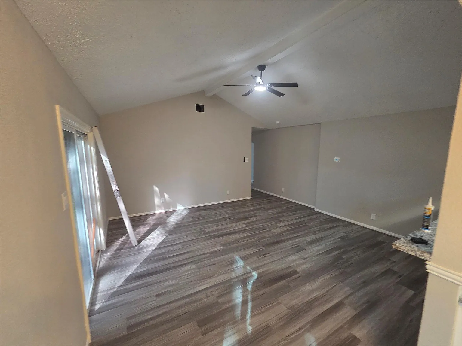 4 bed, 2.0 bath, 1510 sqft, $1,925 — Photo 2