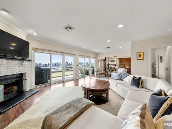 300 Gorge Rd APT 57, Cliffside Park, NJ 07010