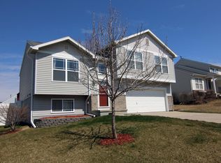 15832 Cottonwood St, Omaha, NE 68136