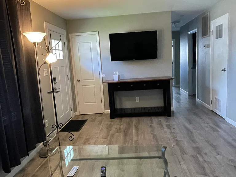403 Alden Dr — Photo 5