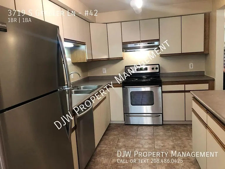 3719 S Gekeler Ln #42 — Photo 6
