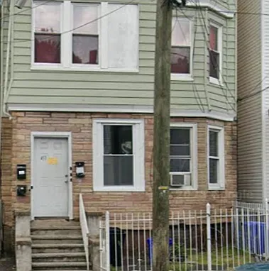 3 bed, $2,200 — Photo 1