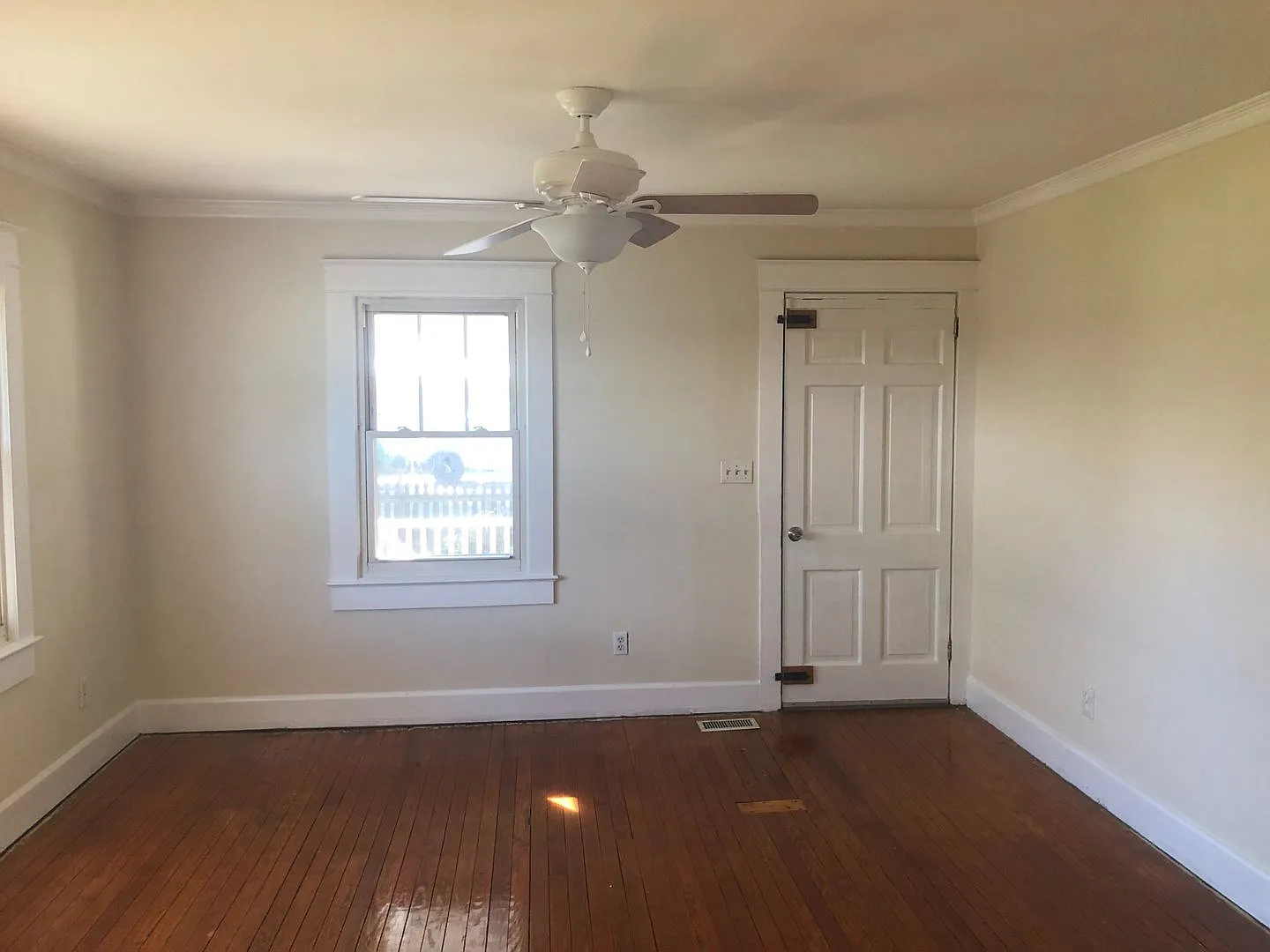 Charming Two-Bedroom Cottage in a Great Wilmington Location! — Photo 3