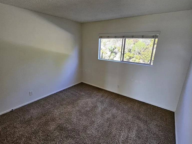 2161 Lillie Ave #4 — Photo 7
