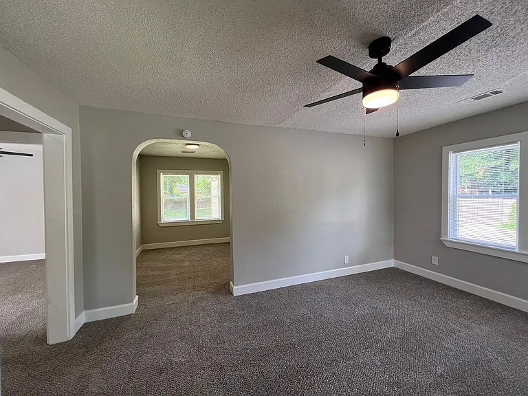 145 E Davant Ave — Photo 4