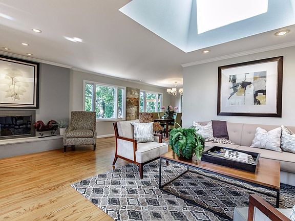 4th image of 46 Treetop Ln