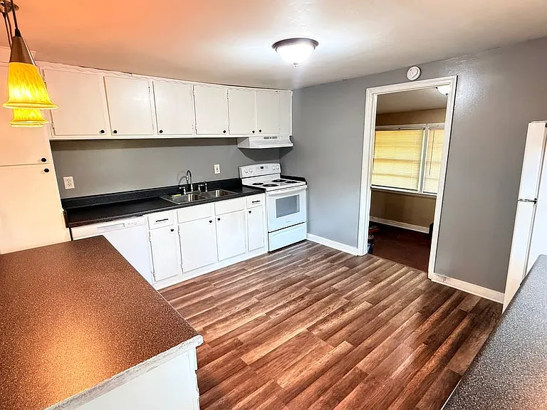2402 15th St SW — Photo 14