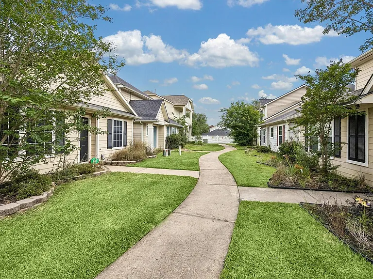 6106 Settlers Lake Cir E — Photo 3