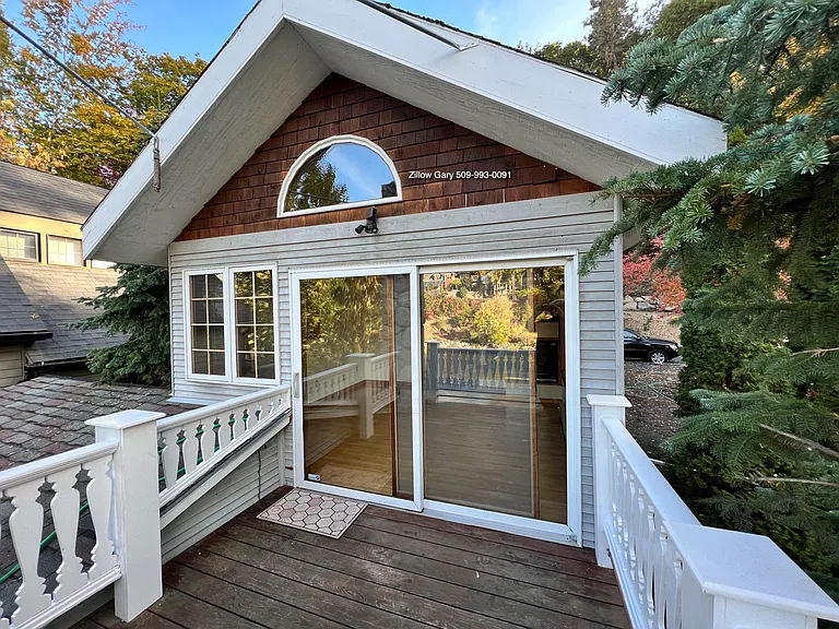 2104 W Clarke Ave — Photo 8