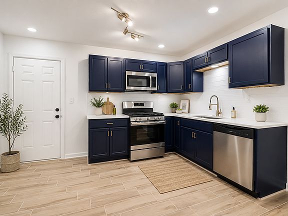 2nd image of 3159 Bobolink Dr #2