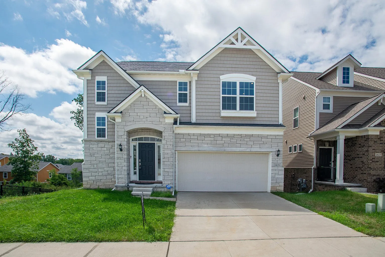 5 bed, 3446 sqft, $4,150 — Photo 2