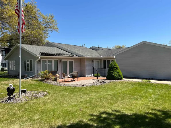 702 Clearview Dr APT 1, Decorah, IA 52101