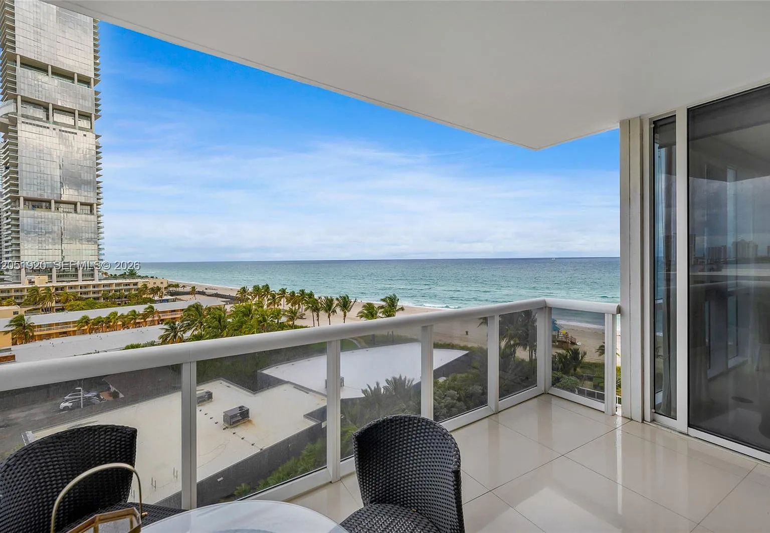 Trump Royale Condo — Photo 1
