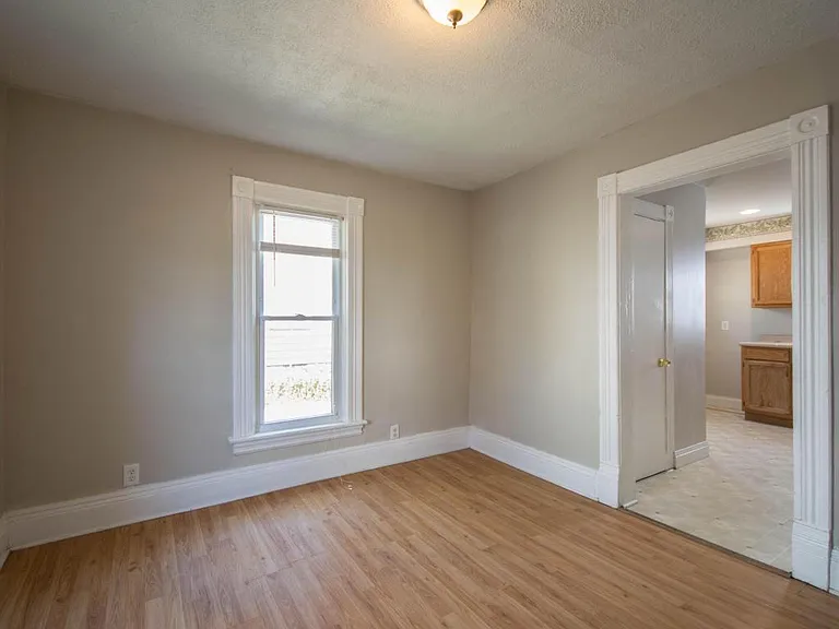 540 Livingston Ave NE — Photo 5