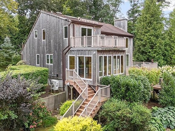 2nd image of 2785 Noyack Road
