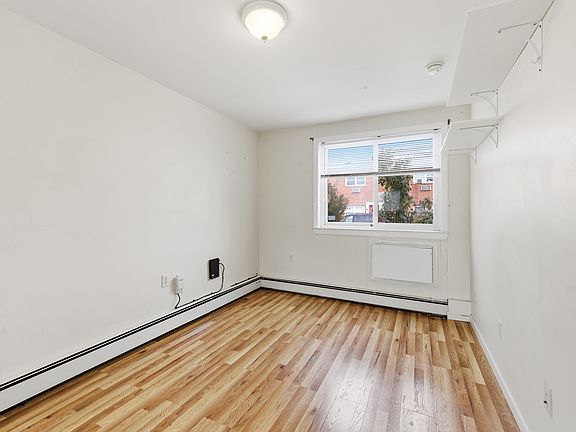 5th image of 2420 Bennett Ave APT 1C