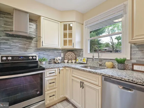 207 8th St, Thorofare, NJ 08086