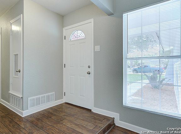 4th image of 8335 Shoal Creek Dr