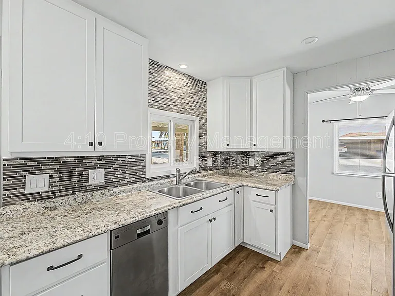 462 S 80th Pl — Photo 15