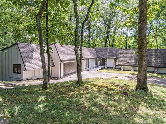 3rd image of 4022 Wesley Chapel Rd