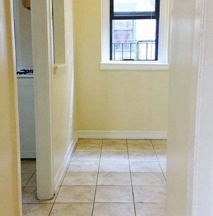 4th image of 2115 33rd St APT 5B