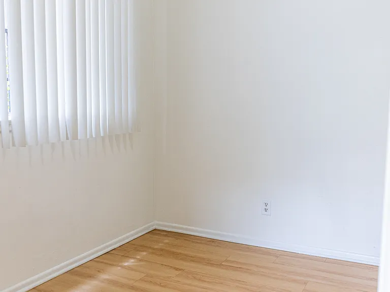 Gayley Manor Apartments — Photo 55
