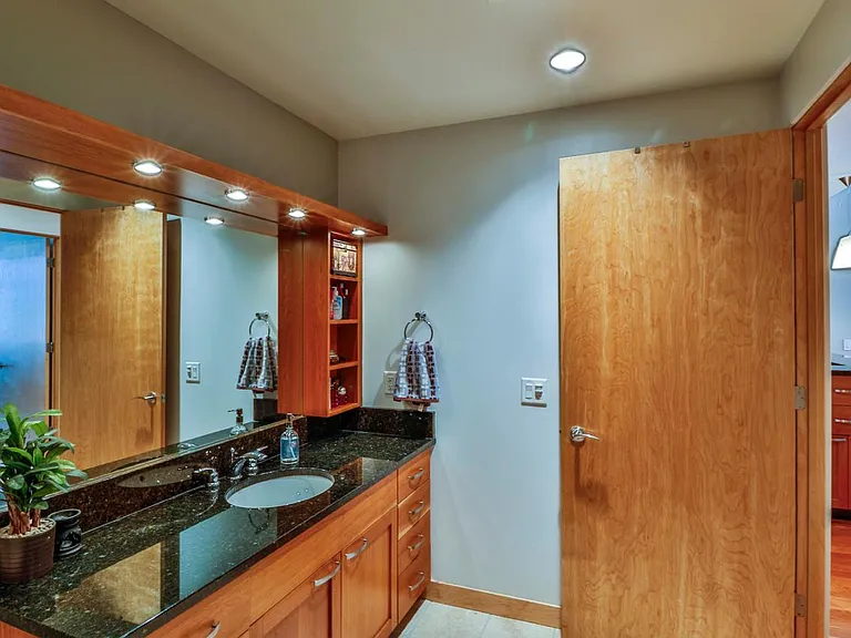 309 W Washington Ave #215 — Photo 10