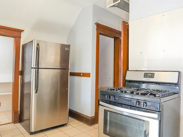 2825 N Francisco Ave #3F — Photo 2
