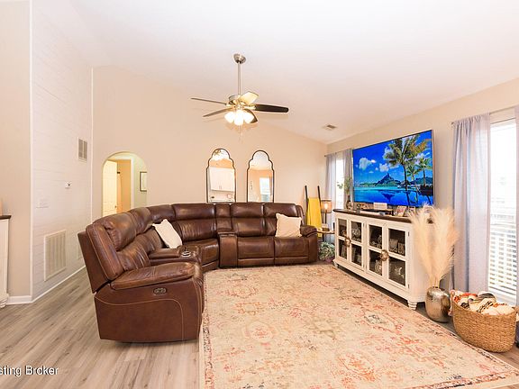 4th image of 194 Crown Ct