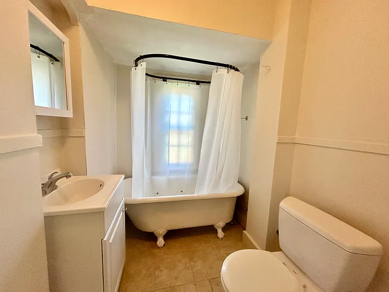 Full Bath with Soaking Tub