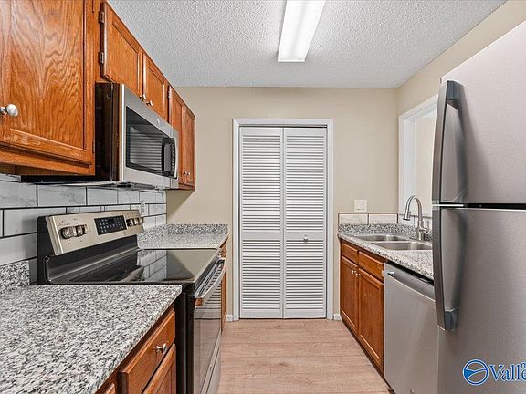 4th image of 5025 Seven Pine Cir #6