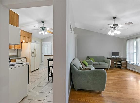 4th image of 210 Jeanette Dr
