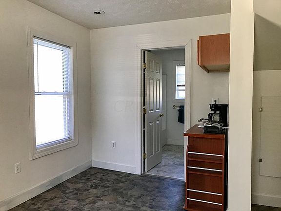 4th image of 301 Coshocton Ave