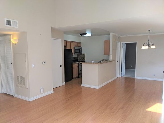5th image of 24432 Valle Del Oro Unit 202