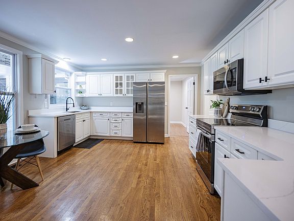 5th image of 117 Jefferson Dr