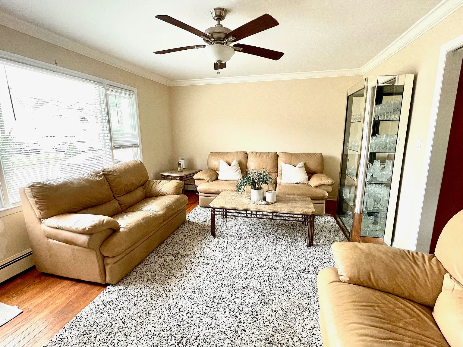 3 bed, $3,300 — Photo 3