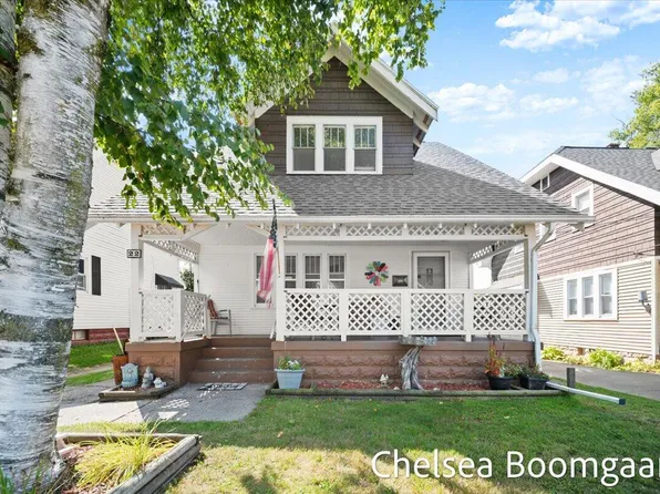 22 Elmwood St NE, Grand Rapids, MI 49505