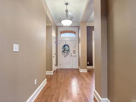 3rd image of 2820 Driftwood St