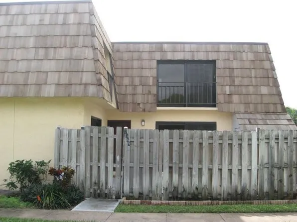 2349 Waterside Dr, Lake Worth, FL 33461