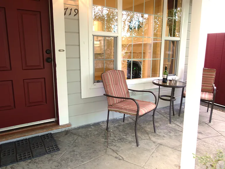 719 Willow Glen Way — Photo 23