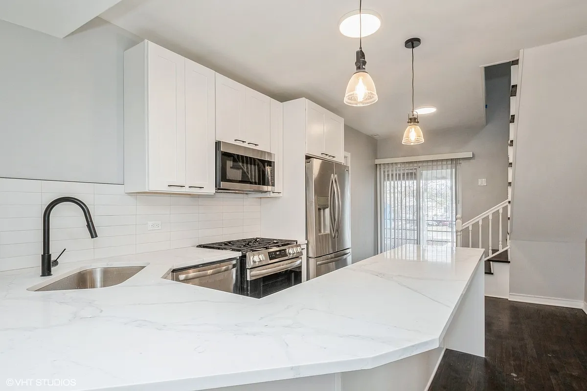 Building Photo - 2206 N Talman Ave #CH2