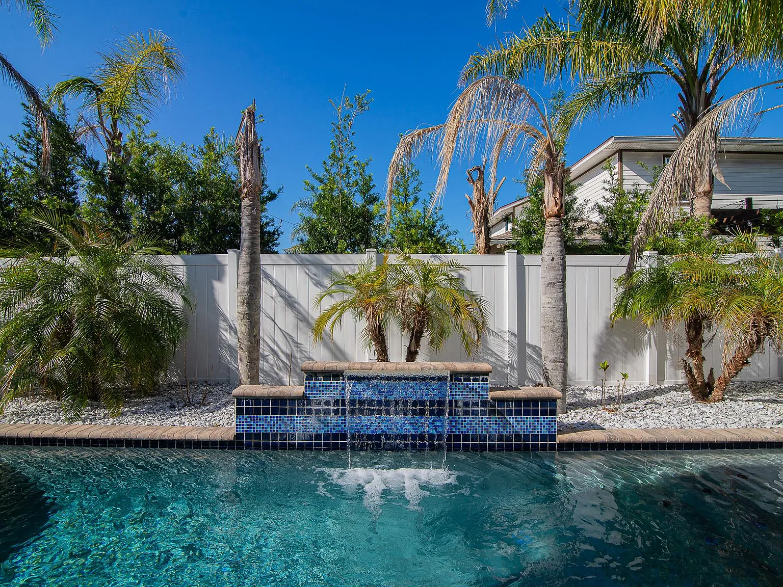 4 bed, 2810 sqft, $9,750 — Photo 2