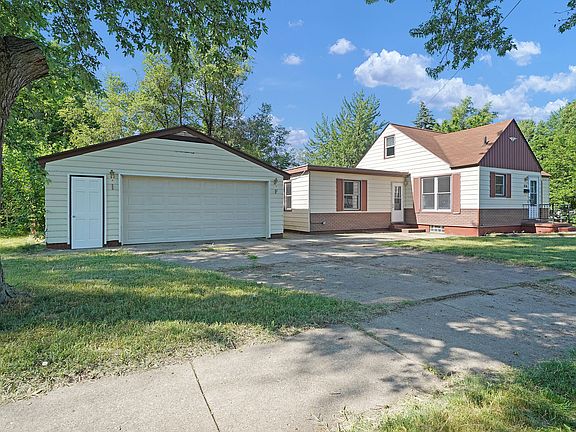 2nd image of 656 Cricklewood St SW